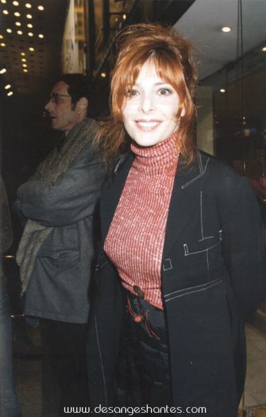 Myl�ne se cache...